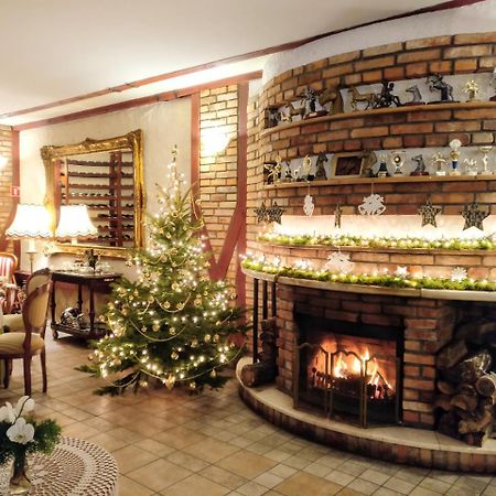 Hubertus Aparthotel & Restaurant & Horse Club Starogard Gdański Exteriör bild