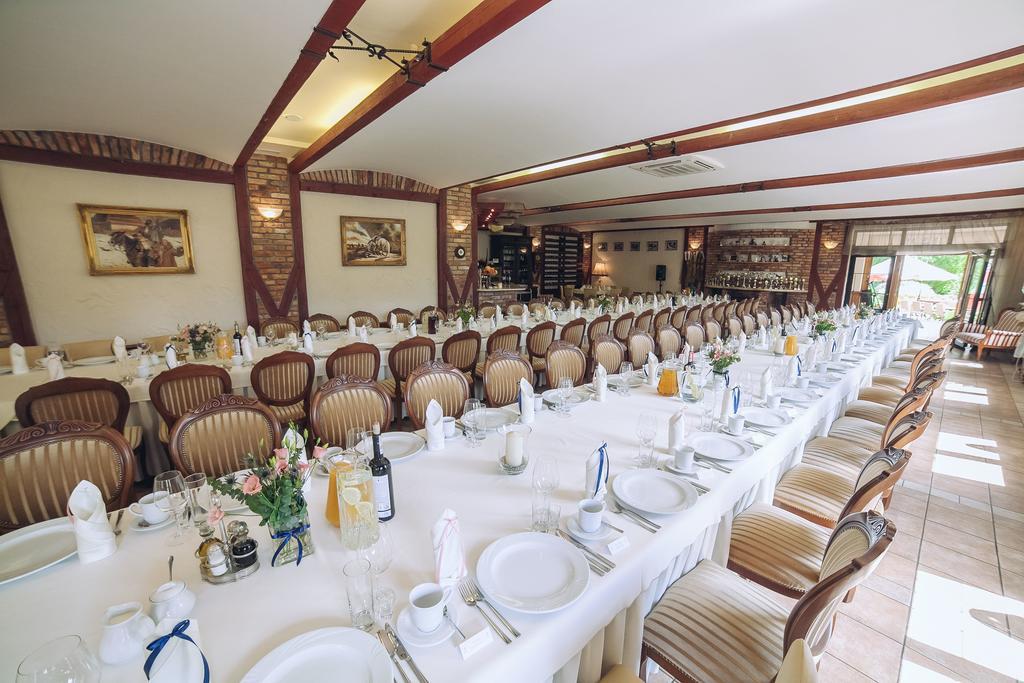 Hubertus Aparthotel & Restaurant & Horse Club Starogard Gdański Exteriör bild