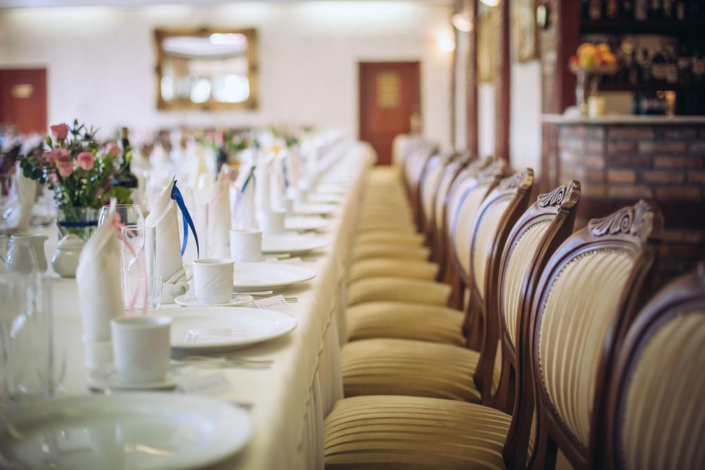 Hubertus Aparthotel & Restaurant & Horse Club Starogard Gdański Exteriör bild
