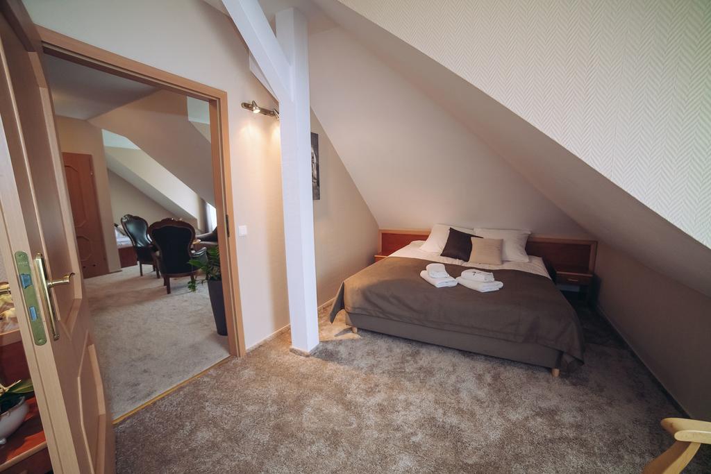 Hubertus Aparthotel & Restaurant & Horse Club Starogard Gdański Exteriör bild