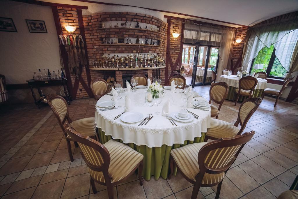 Hubertus Aparthotel & Restaurant & Horse Club Starogard Gdański Exteriör bild