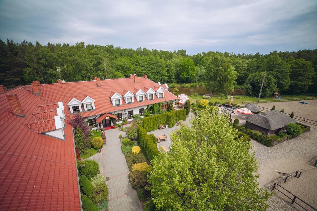 Hubertus Aparthotel & Restaurant & Horse Club Starogard Gdański Exteriör bild