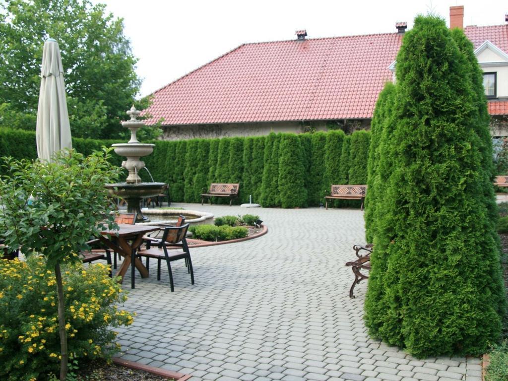 Hubertus Aparthotel & Restaurant & Horse Club Starogard Gdański Exteriör bild