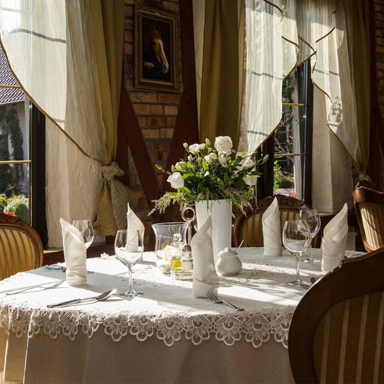 Hubertus Aparthotel & Restaurant & Horse Club Starogard Gdański Exteriör bild