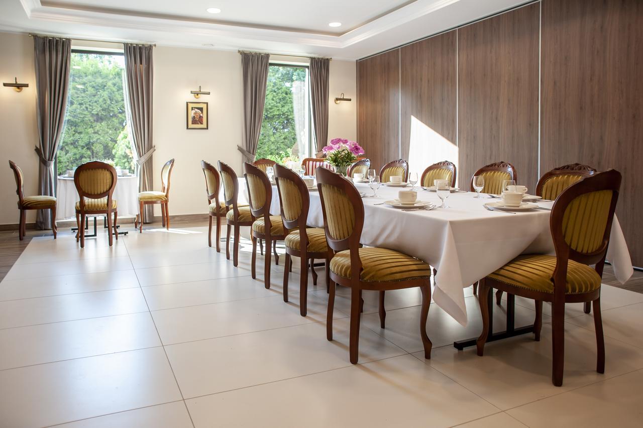 Hubertus Aparthotel & Restaurant & Horse Club Starogard Gdański Exteriör bild