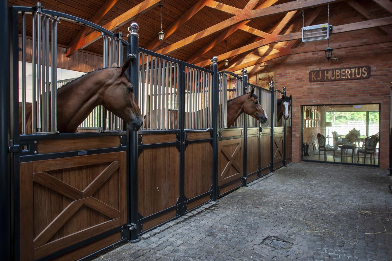 Hubertus Aparthotel & Restaurant & Horse Club Starogard Gdański Exteriör bild