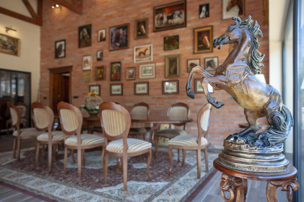 Hubertus Aparthotel & Restaurant & Horse Club Starogard Gdański Exteriör bild