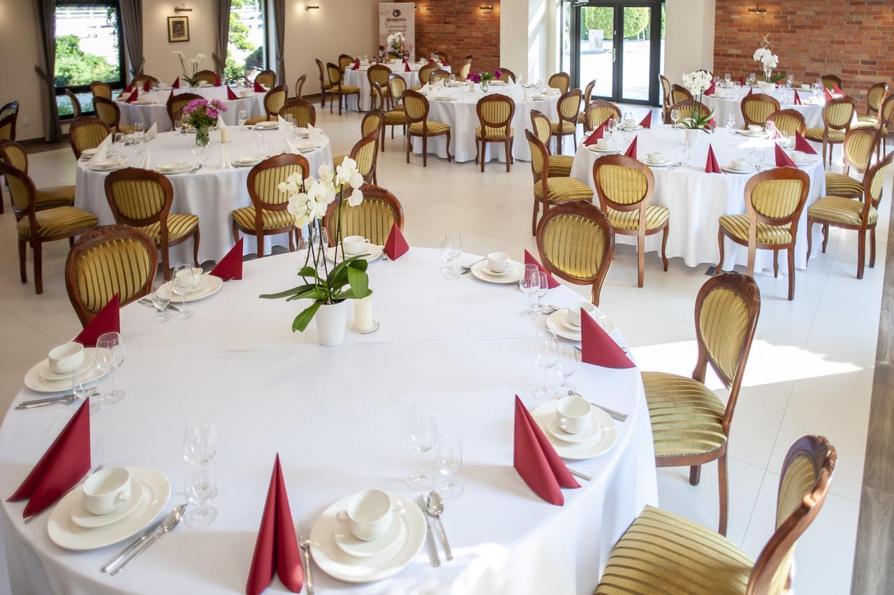 Hubertus Aparthotel & Restaurant & Horse Club Starogard Gdański Exteriör bild