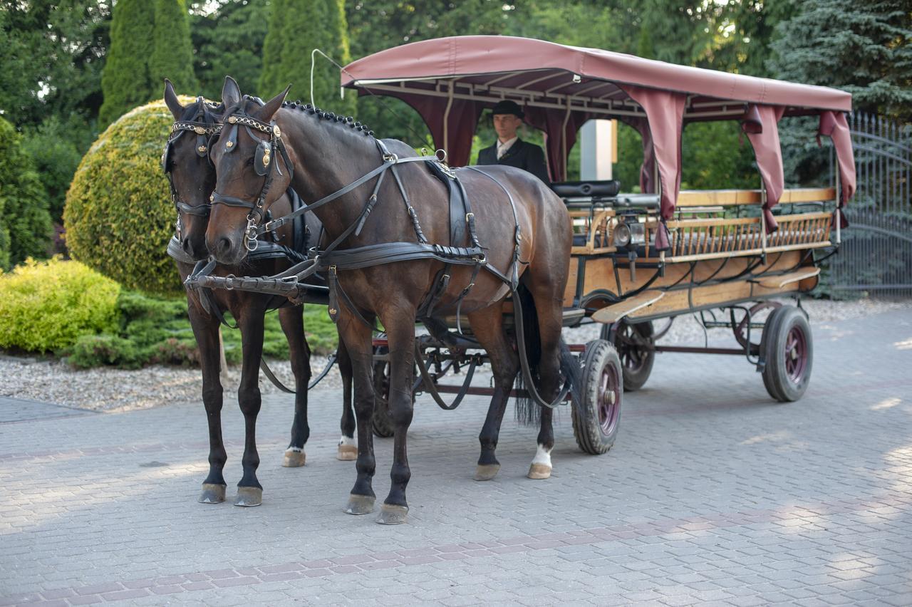Hubertus Aparthotel & Restaurant & Horse Club Starogard Gdański Exteriör bild