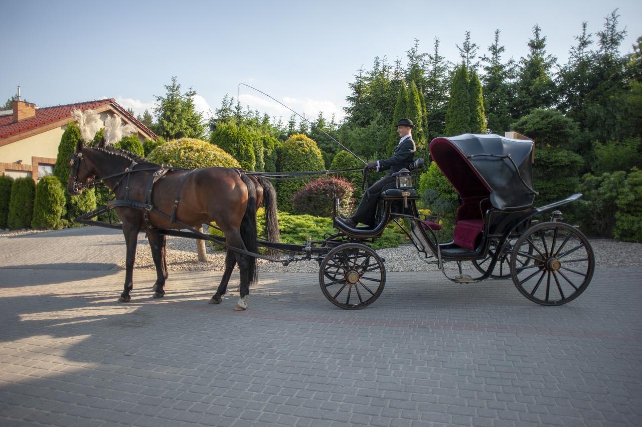 Hubertus Aparthotel & Restaurant & Horse Club Starogard Gdański Exteriör bild