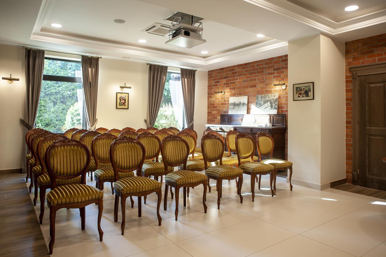 Hubertus Aparthotel & Restaurant & Horse Club Starogard Gdański Exteriör bild