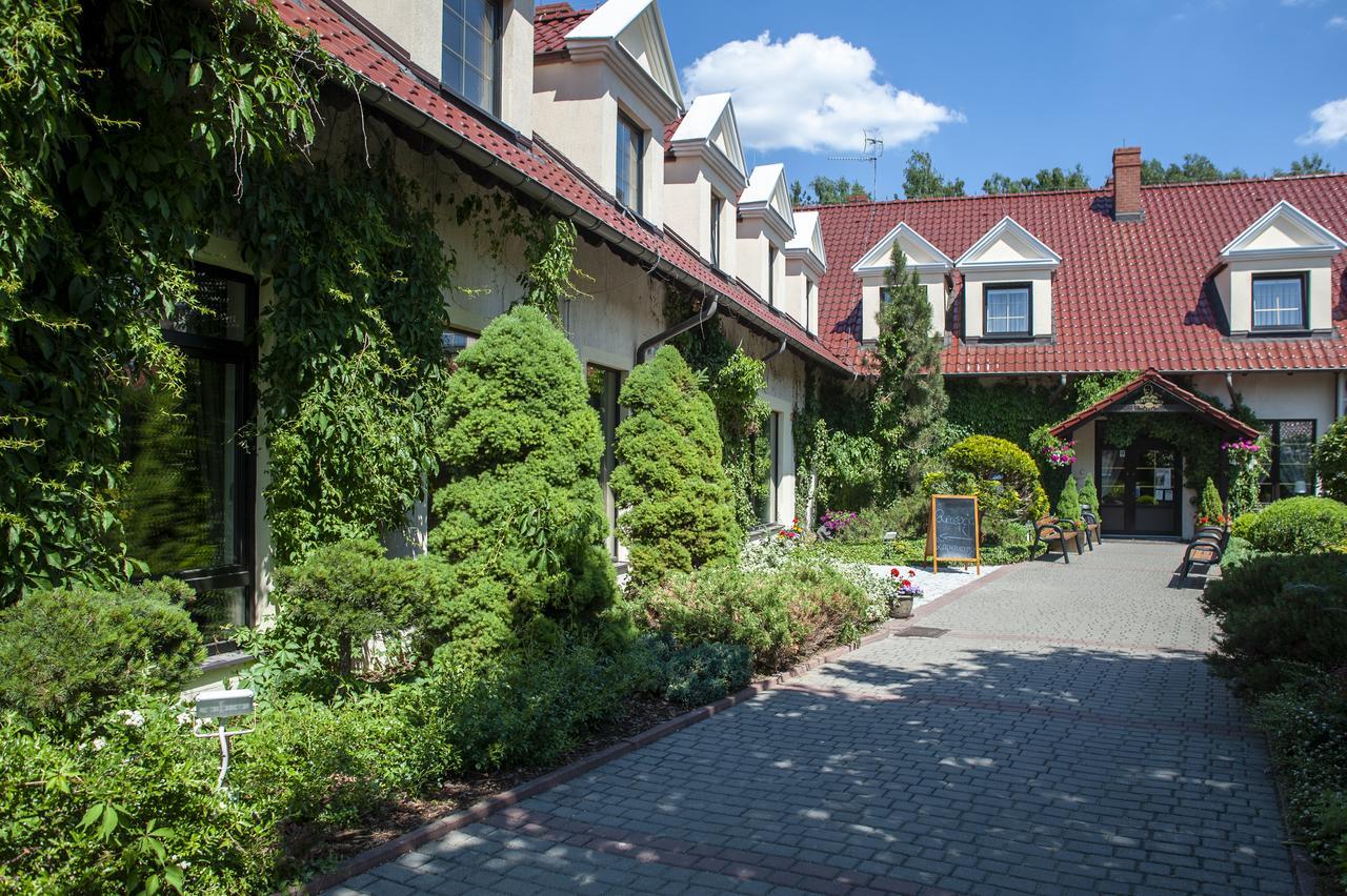Hubertus Aparthotel & Restaurant & Horse Club Starogard Gdański Exteriör bild