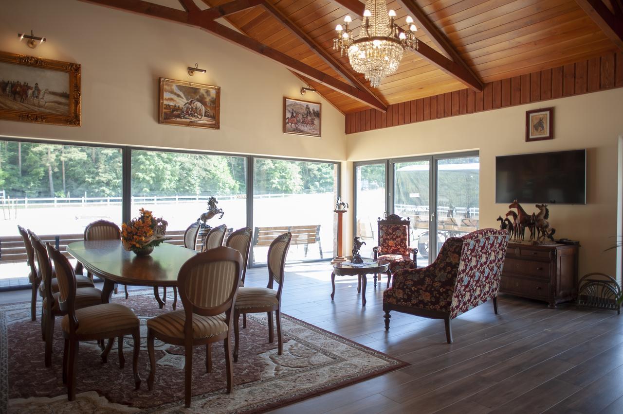 Hubertus Aparthotel & Restaurant & Horse Club Starogard Gdański Exteriör bild