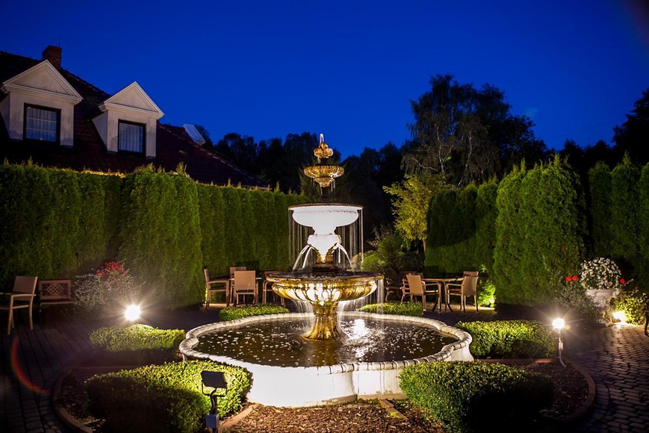 Hubertus Aparthotel & Restaurant & Horse Club Starogard Gdański Exteriör bild